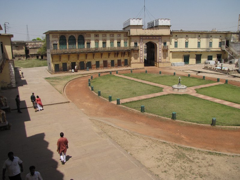 ramnagar fort.jpg - De binnenplaats van Ramnagar fort. Kom je in Varanasi dan beslist even gaan kijken.